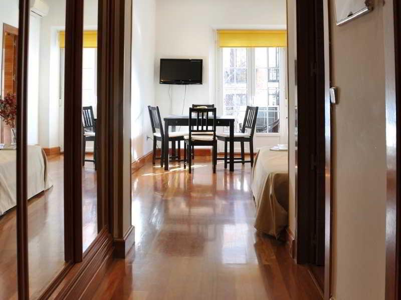 Gran Via Sol Apartamentos Madrid Kültér fotó
